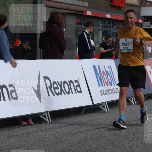 15.09.2024 - PSD Bank Halbmarathon Michael Strokosch http://msf.ph/oto/7078819 15.09.2024 12:20:47 Ziel 2070, 2128, 2325, 2957, 3032, 3248 meine-sportfotos.de