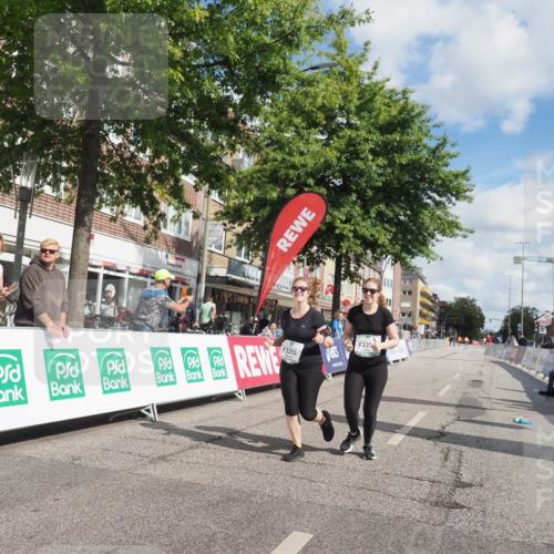 15.09.2024 - PSD Bank Halbmarathon Miley Keyser http://msf.ph/oto/7078832 15.09.2024 12:41:22 Ziel 3354, 3355, 3462 meine-sportfotos.de