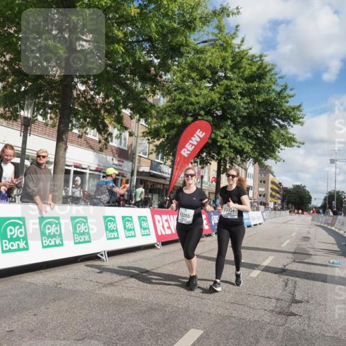 15.09.2024 - PSD Bank Halbmarathon Miley Keyser http://msf.ph/oto/7078837 15.09.2024 12:41:22 Ziel 3354, 3355, 3462 meine-sportfotos.de