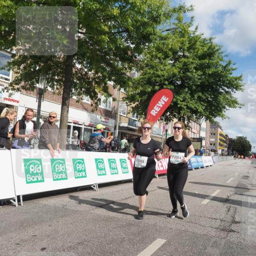 15.09.2024 - PSD Bank Halbmarathon Miley Keyser http://msf.ph/oto/7078847 15.09.2024 12:41:22 Ziel 3354, 3355, 3462 meine-sportfotos.de