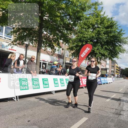 15.09.2024 - PSD Bank Halbmarathon Miley Keyser http://msf.ph/oto/7078852 15.09.2024 12:41:22 Ziel 3354, 3355, 3462 meine-sportfotos.de