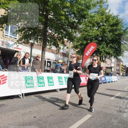 15.09.2024 - PSD Bank Halbmarathon Miley Keyser http://msf.ph/oto/7078855 15.09.2024 12:41:23 Ziel 3354, 3355, 3462 meine-sportfotos.de