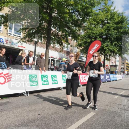 15.09.2024 - PSD Bank Halbmarathon Miley Keyser http://msf.ph/oto/7078860 15.09.2024 12:41:23 Ziel 3354, 3355, 3462 meine-sportfotos.de