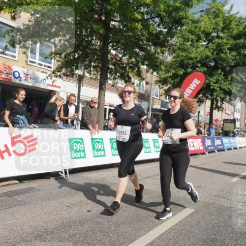 15.09.2024 - PSD Bank Halbmarathon Miley Keyser http://msf.ph/oto/7078870 15.09.2024 12:41:23 Ziel 3354, 3355, 3462 meine-sportfotos.de