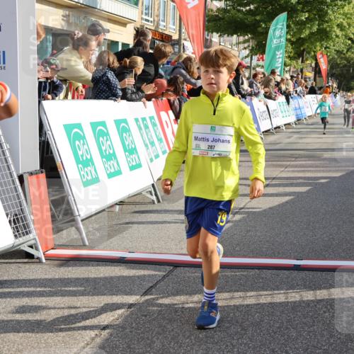 15.09.2024 - PSD Bank Halbmarathon Strokosch-Dieckow http://msf.ph/oto/7078957 15.09.2024 10:31:28 Ziel 24, 25, 39, 72, 104, 105, 126, 160, 163, 191, 277, 287 meine-sportfotos.de