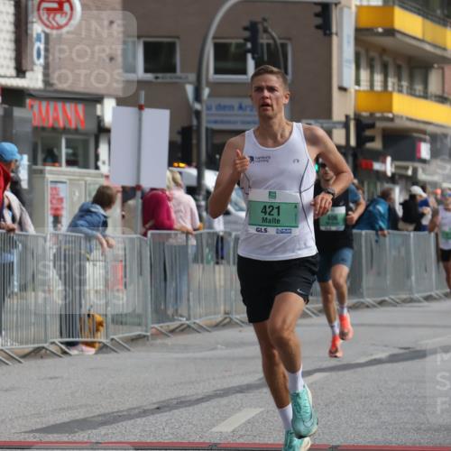 15.09.2024 - PSD Bank Halbmarathon Michael Strokosch http://msf.ph/oto/7079144 15.09.2024 11:14:08 Ziel 406, 417, 421, 527, 549, 609, 612 meine-sportfotos.de