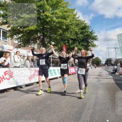 15.09.2024 - PSD Bank Halbmarathon Miley Keyser http://msf.ph/oto/7079156 15.09.2024 12:42:14 Ziel 2225, 3131, 3191, 3344, 3363 meine-sportfotos.de