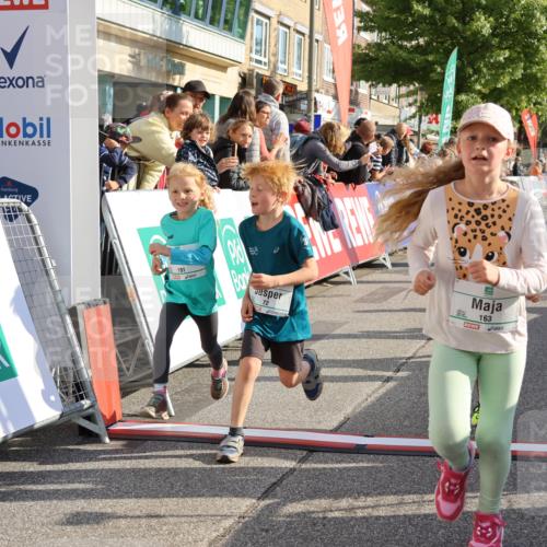 15.09.2024 - PSD Bank Halbmarathon Strokosch-Dieckow http://msf.ph/oto/7079190 15.09.2024 10:31:34 Ziel 25, 39, 72, 78, 126, 158, 160, 163, 191, 277, 287 meine-sportfotos.de