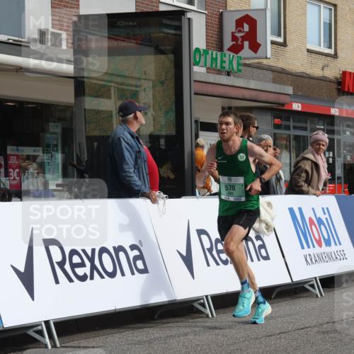 15.09.2024 - PSD Bank Halbmarathon Michael Strokosch http://msf.ph/oto/7079593 15.09.2024 11:14:43 Ziel 412, 564, 565, 570, 588, 845 meine-sportfotos.de