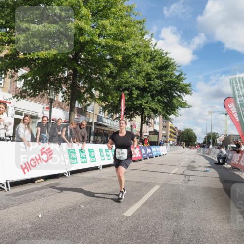 15.09.2024 - PSD Bank Halbmarathon Miley Keyser http://msf.ph/oto/7079594 15.09.2024 12:42:51 Ziel 2273, 3242, 3321, 3400 meine-sportfotos.de