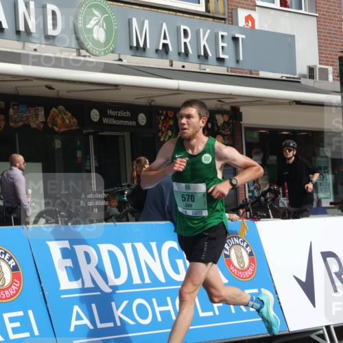 15.09.2024 - PSD Bank Halbmarathon Michael Strokosch http://msf.ph/oto/7079604 15.09.2024 11:14:43 Ziel 412, 564, 565, 570, 588, 845 meine-sportfotos.de