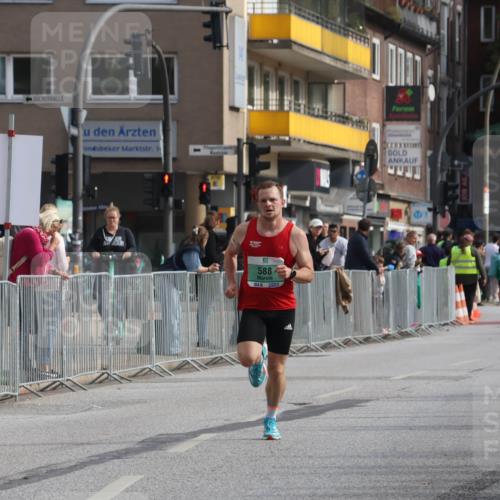 15.09.2024 - PSD Bank Halbmarathon Michael Strokosch http://msf.ph/oto/7079626 15.09.2024 11:14:47 Ziel 412, 565, 570, 588, 845 meine-sportfotos.de