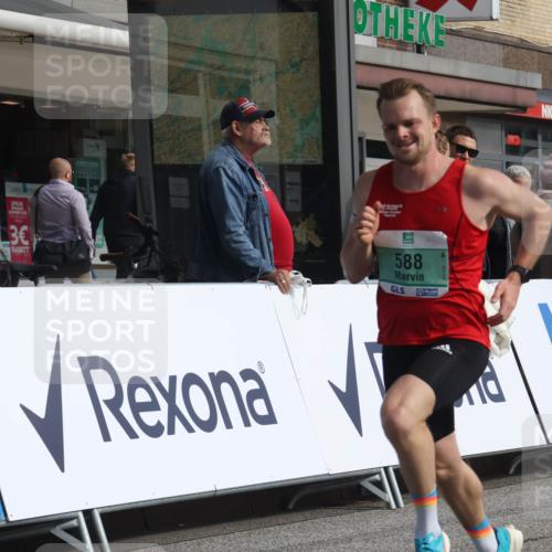15.09.2024 - PSD Bank Halbmarathon Michael Strokosch http://msf.ph/oto/7079689 15.09.2024 11:14:50 Ziel 570, 588 meine-sportfotos.de