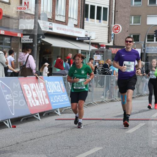15.09.2024 - PSD Bank Halbmarathon Michael Strokosch http://msf.ph/oto/7079938 15.09.2024 12:24:22 Ziel 988, 1765, 1997, 2081, 3008, 3218, 3256, 3339, 3371 meine-sportfotos.de