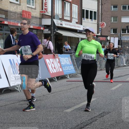 15.09.2024 - PSD Bank Halbmarathon Michael Strokosch http://msf.ph/oto/7079982 15.09.2024 12:24:24 Ziel 988, 1765, 2081, 2102, 3008, 3063, 3218, 3256, 3339, 3371 meine-sportfotos.de