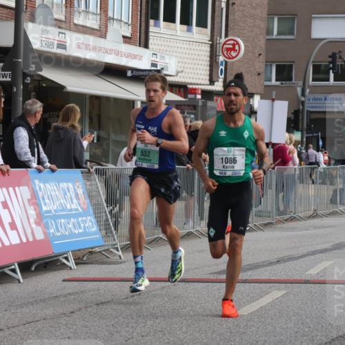 15.09.2024 - PSD Bank Halbmarathon Michael Strokosch http://msf.ph/oto/7080154 15.09.2024 11:15:41 Ziel 405, 532, 572, 576, 846, 1086 meine-sportfotos.de