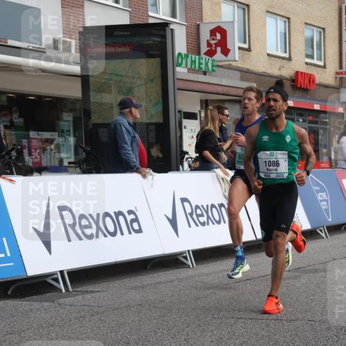 15.09.2024 - PSD Bank Halbmarathon Michael Strokosch http://msf.ph/oto/7080168 15.09.2024 11:15:43 Ziel 405, 532, 535, 576, 1086 meine-sportfotos.de