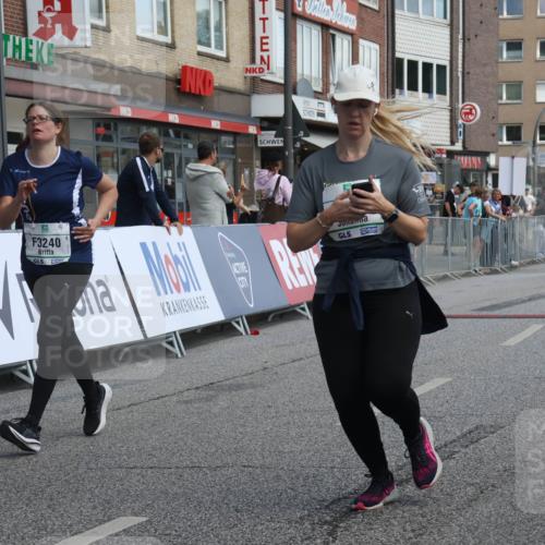 15.09.2024 - PSD Bank Halbmarathon Michael Strokosch http://msf.ph/oto/7080170 15.09.2024 12:24:38 Ziel 2102, 2272, 3063, 3240, 3469 meine-sportfotos.de