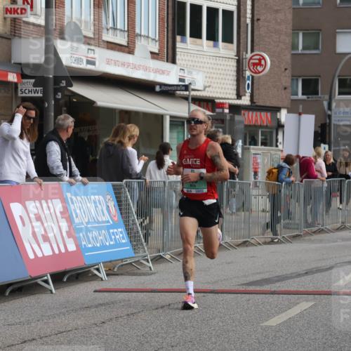 15.09.2024 - PSD Bank Halbmarathon Michael Strokosch http://msf.ph/oto/7080191 15.09.2024 11:15:48 Ziel 502, 532, 535, 1086 meine-sportfotos.de