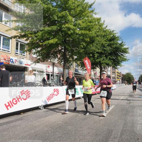 15.09.2024 - PSD Bank Halbmarathon Miley Keyser http://msf.ph/oto/7080222 15.09.2024 12:47:44 Ziel 3331, 3395, 3459, 3460, 3461 meine-sportfotos.de