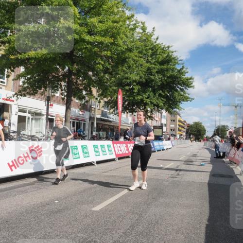 15.09.2024 - PSD Bank Halbmarathon Miley Keyser http://msf.ph/oto/7080279 15.09.2024 12:47:49 Ziel 3331, 3395, 3459, 3460, 3461 meine-sportfotos.de