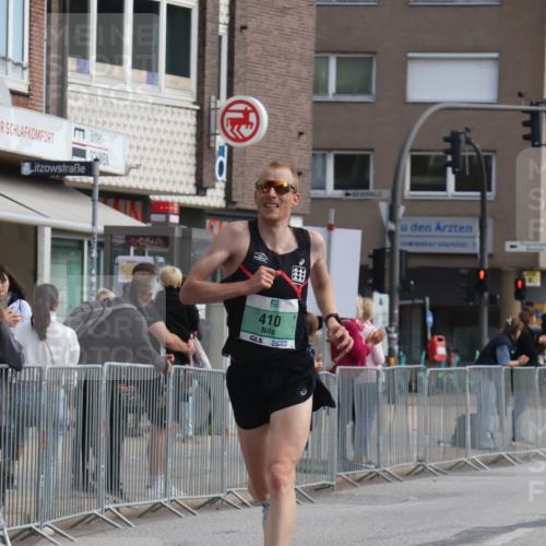 15.09.2024 - PSD Bank Halbmarathon Michael Strokosch http://msf.ph/oto/7080339 15.09.2024 11:16:03 Ziel 410, 497, 502, 542 meine-sportfotos.de
