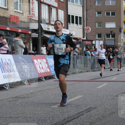 15.09.2024 - PSD Bank Halbmarathon Michael Strokosch http://msf.ph/oto/7080446 15.09.2024 12:25:04 Ziel 1409, 2239, 2255, 2267, 2771, 3101, 3298 meine-sportfotos.de