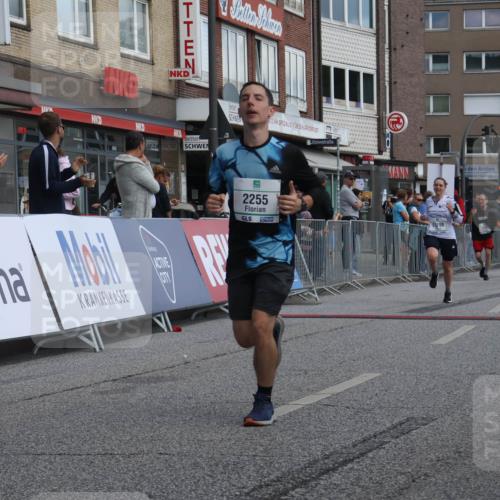 15.09.2024 - PSD Bank Halbmarathon Michael Strokosch http://msf.ph/oto/7080450 15.09.2024 12:25:04 Ziel 1409, 2239, 2255, 2267, 2771, 3101, 3298 meine-sportfotos.de