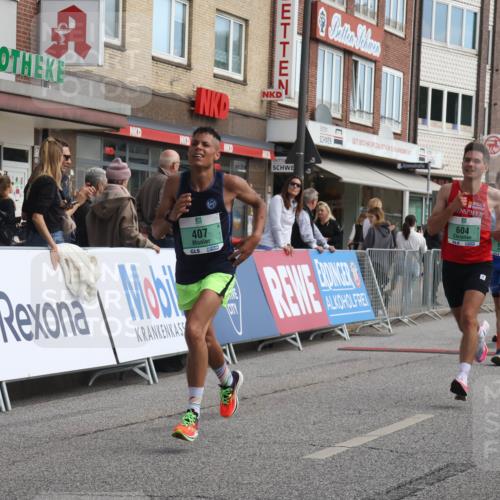 15.09.2024 - PSD Bank Halbmarathon Michael Strokosch http://msf.ph/oto/7080506 15.09.2024 11:16:16 Ziel 407, 410, 497, 560, 604, 632, 1013, 1016 meine-sportfotos.de