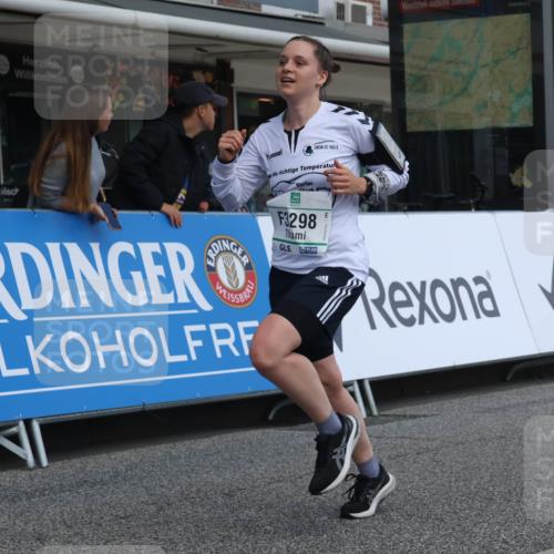 15.09.2024 - PSD Bank Halbmarathon Michael Strokosch http://msf.ph/oto/7080508 15.09.2024 12:25:08 Ziel 1409, 2239, 2255, 2267, 2771, 3101, 3298 meine-sportfotos.de