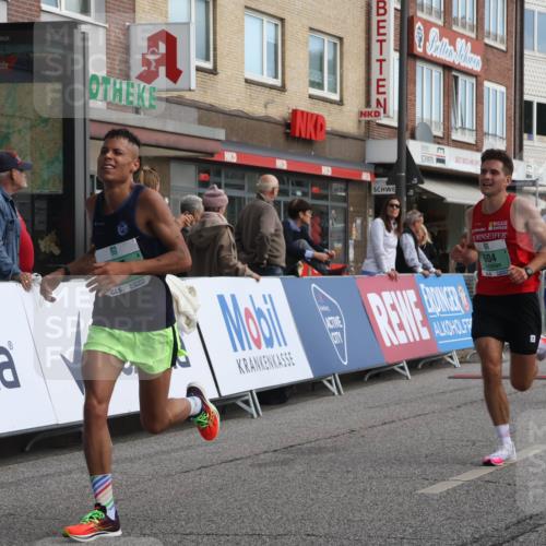 15.09.2024 - PSD Bank Halbmarathon Michael Strokosch http://msf.ph/oto/7080514 15.09.2024 11:16:16 Ziel 407, 410, 497, 560, 604, 632, 1013, 1016 meine-sportfotos.de