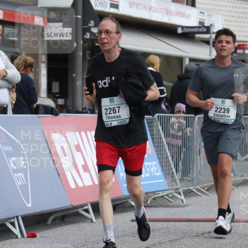 15.09.2024 - PSD Bank Halbmarathon Michael Strokosch http://msf.ph/oto/7080516 15.09.2024 12:25:12 Ziel 2239, 2255, 2267, 3298 meine-sportfotos.de