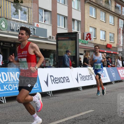 15.09.2024 - PSD Bank Halbmarathon Michael Strokosch http://msf.ph/oto/7080534 15.09.2024 11:16:17 Ziel 407, 410, 497, 560, 604, 632, 1013, 1016 meine-sportfotos.de