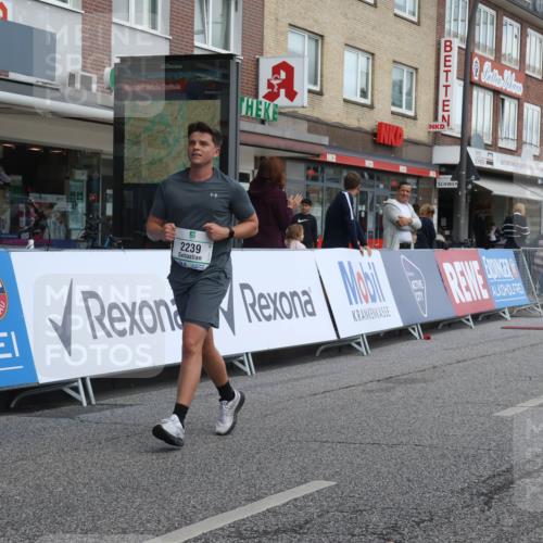 15.09.2024 - PSD Bank Halbmarathon Michael Strokosch http://msf.ph/oto/7080584 15.09.2024 12:25:16 Ziel 2239, 2267, 3298 meine-sportfotos.de