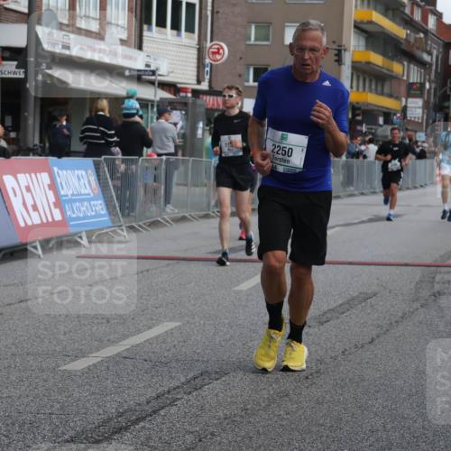 15.09.2024 - PSD Bank Halbmarathon Michael Strokosch http://msf.ph/oto/7080676 15.09.2024 12:25:29 Ziel 1153, 1841, 2250, 2386, 2442, 3283 meine-sportfotos.de