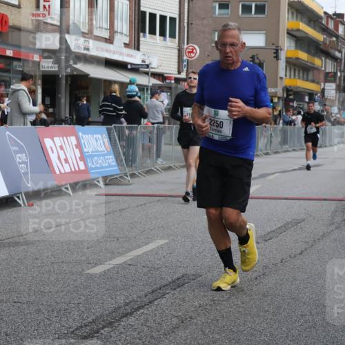 15.09.2024 - PSD Bank Halbmarathon Michael Strokosch http://msf.ph/oto/7080681 15.09.2024 12:25:29 Ziel 1153, 1841, 2250, 2386, 2442, 3283 meine-sportfotos.de