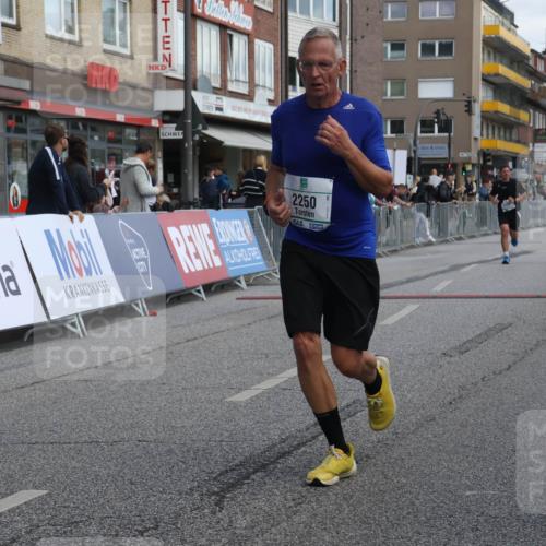 15.09.2024 - PSD Bank Halbmarathon Michael Strokosch http://msf.ph/oto/7080694 15.09.2024 12:25:30 Ziel 1153, 1841, 2250, 2386, 2442, 3283 meine-sportfotos.de