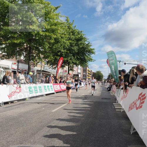 15.09.2024 - PSD Bank Halbmarathon Miley Keyser http://msf.ph/oto/7080801 15.09.2024 11:39:27 Ziel 739, 747, 778, 913, 933, 954, 1060, 1266, 1382, 1397, 1424, 2628, 2650 meine-sportfotos.de