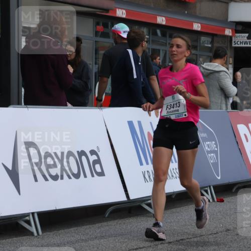 15.09.2024 - PSD Bank Halbmarathon Michael Strokosch http://msf.ph/oto/7081011 15.09.2024 12:26:03 Ziel 3156, 3157, 3226, 3239, 3281, 3413 meine-sportfotos.de