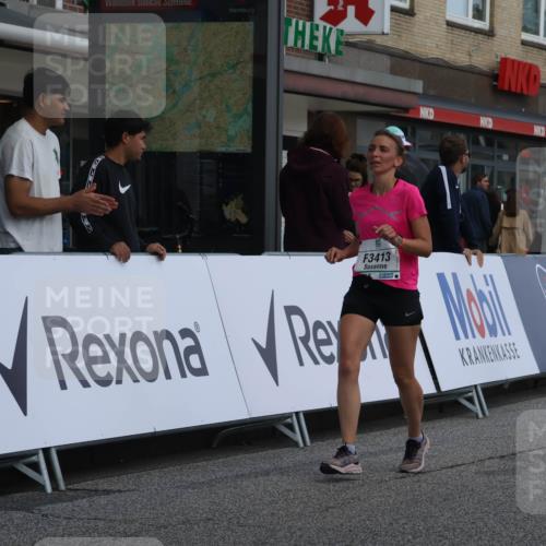 15.09.2024 - PSD Bank Halbmarathon Michael Strokosch http://msf.ph/oto/7081022 15.09.2024 12:26:04 Ziel 3156, 3157, 3226, 3239, 3281, 3413 meine-sportfotos.de