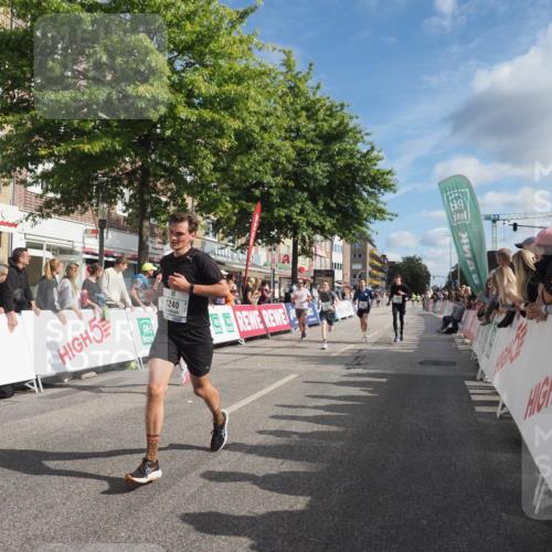 15.09.2024 - PSD Bank Halbmarathon Miley Keyser http://msf.ph/oto/7081076 15.09.2024 11:39:43 Ziel 954, 1060, 1240, 1255, 1382, 1395, 1397, 1424, 1481, 2163, 2568 meine-sportfotos.de