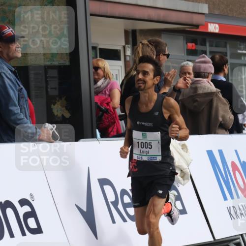 15.09.2024 - PSD Bank Halbmarathon Michael Strokosch http://msf.ph/oto/7081143 15.09.2024 11:17:16 Ziel 416, 536, 575, 591, 601, 607, 629, 847, 857, 1005 meine-sportfotos.de