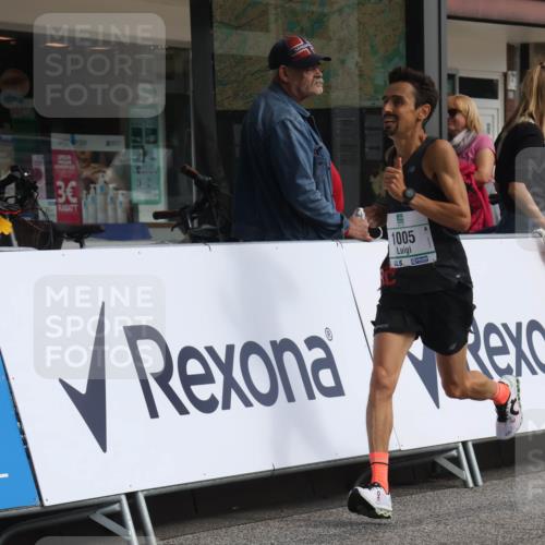 15.09.2024 - PSD Bank Halbmarathon Michael Strokosch http://msf.ph/oto/7081147 15.09.2024 11:17:16 Ziel 416, 536, 575, 591, 601, 607, 629, 847, 857, 1005 meine-sportfotos.de