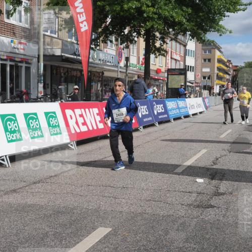 15.09.2024 - PSD Bank Halbmarathon Miley Keyser http://msf.ph/oto/7081233 15.09.2024 12:56:38 Ziel 2459, 2460, 3487 meine-sportfotos.de