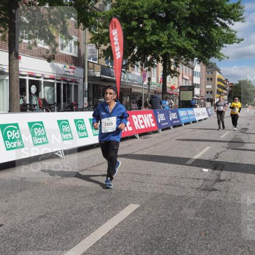 15.09.2024 - PSD Bank Halbmarathon Miley Keyser http://msf.ph/oto/7081251 15.09.2024 12:56:39 Ziel 2459, 2460, 3487 meine-sportfotos.de
