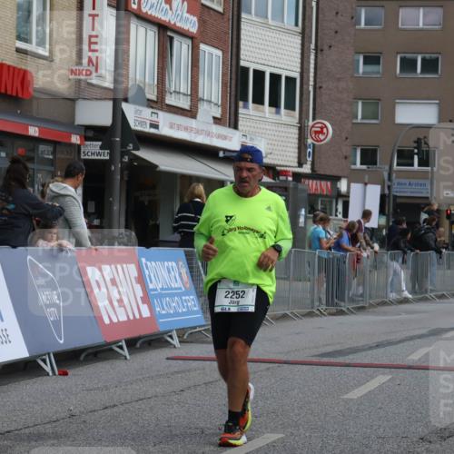 15.09.2024 - PSD Bank Halbmarathon Michael Strokosch http://msf.ph/oto/7081260 15.09.2024 12:26:29 Ziel 2252, 3237, 3489 meine-sportfotos.de