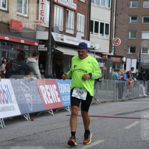 15.09.2024 - PSD Bank Halbmarathon Michael Strokosch http://msf.ph/oto/7081265 15.09.2024 12:26:30 Ziel 2252, 3237, 3489 meine-sportfotos.de