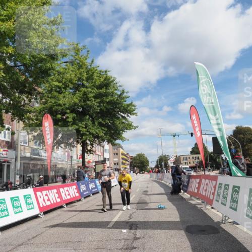 15.09.2024 - PSD Bank Halbmarathon Miley Keyser http://msf.ph/oto/7081273 15.09.2024 12:56:42 Ziel 2459, 2460, 3487 meine-sportfotos.de