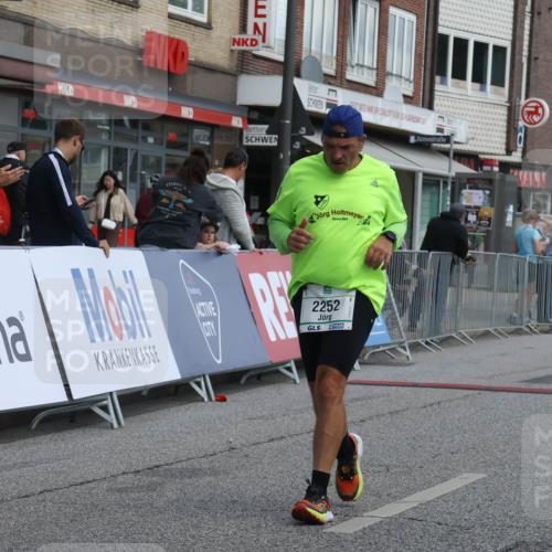 15.09.2024 - PSD Bank Halbmarathon Michael Strokosch http://msf.ph/oto/7081274 15.09.2024 12:26:30 Ziel 2252, 3237, 3489 meine-sportfotos.de