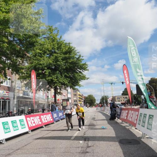 15.09.2024 - PSD Bank Halbmarathon Miley Keyser http://msf.ph/oto/7081277 15.09.2024 12:56:42 Ziel 2459, 2460, 3487 meine-sportfotos.de